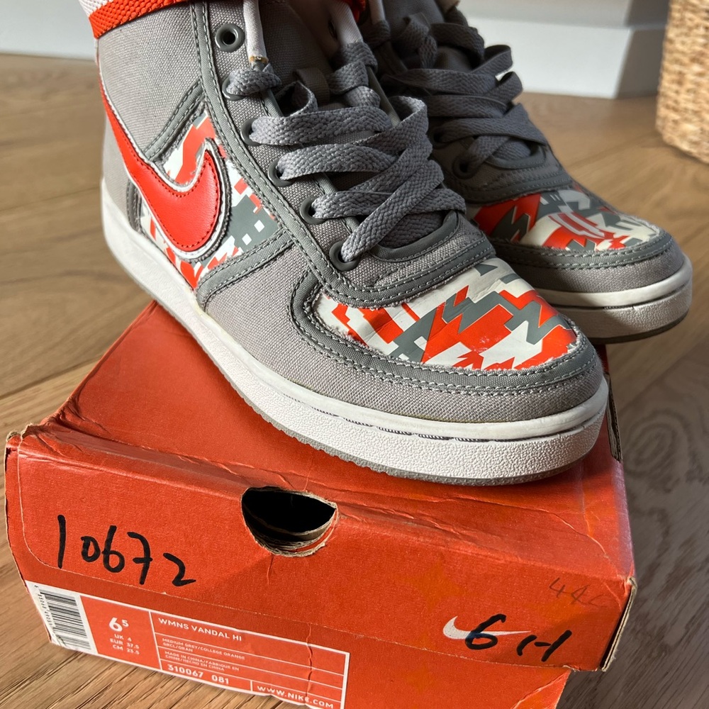 Nike women’s vandals hi top tearaway size 6.5